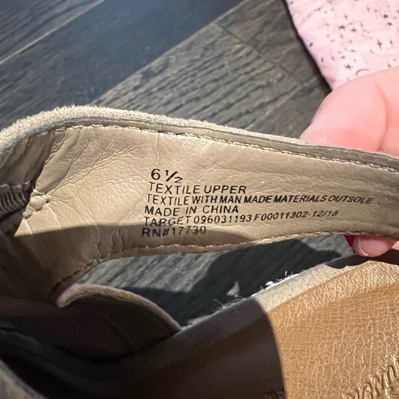 Brown beige wedge shoe. Super comfortable - Picture 2 of 3